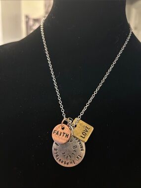 KIS 2011 SIGNED SILVER TONE CHAIN w 3 CHARMS W/SAYINGS  NECKLACE